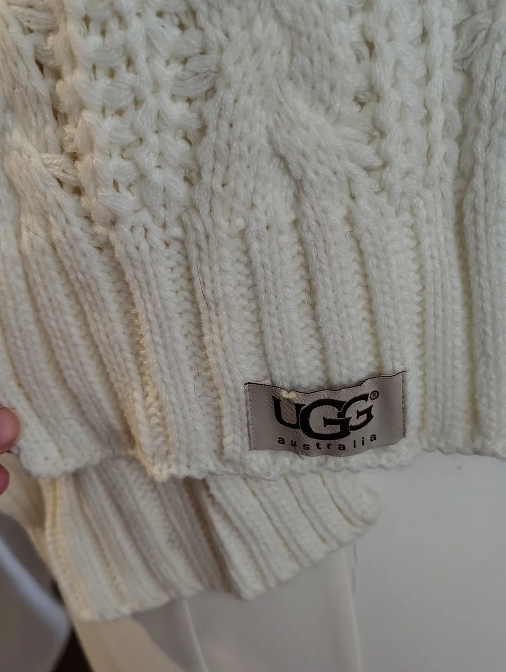 Vintage UGG Cream Vertical Cable Knit Wrap Around Cozy Long Length Scarf